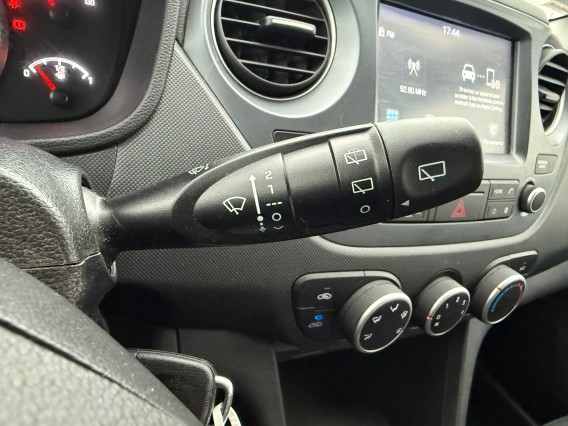 Aperçu de la photo 17 du véhicule HYUNDAI i10