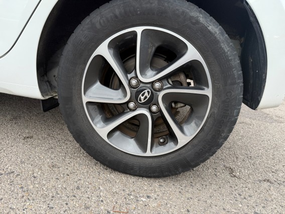 Aperçu de la photo 26 du véhicule HYUNDAI i10