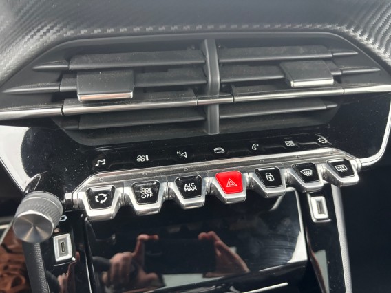 Aperçu de la photo 43 du véhicule PEUGEOT 2008