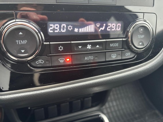 Aperçu de la photo 18 du véhicule MITSUBISHI OUTLANDER