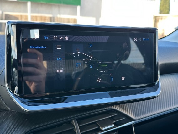 Aperçu de la photo 20 du véhicule PEUGEOT 208