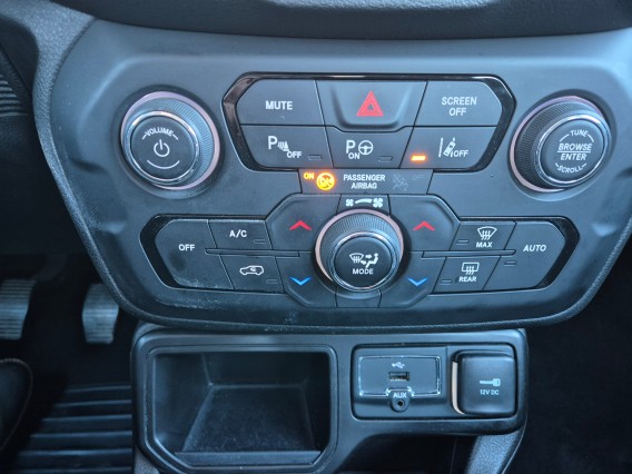 Aperçu de la photo 7 du véhicule JEEP RENEGADE