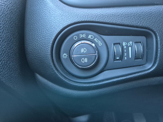 Aperçu de la photo 13 du véhicule JEEP RENEGADE