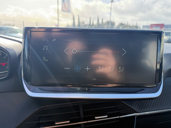 Aperçu de la photo 17 du véhicule PEUGEOT 208