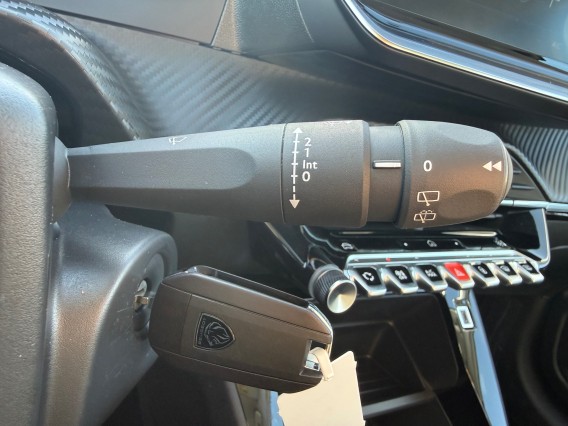 Aperçu de la photo 19 du véhicule PEUGEOT 208