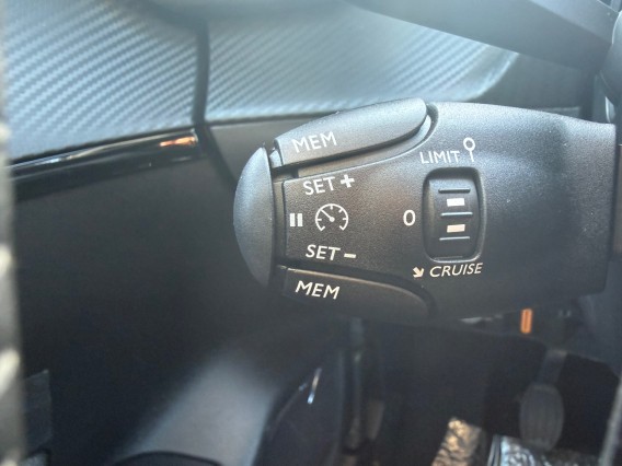 Aperçu de la photo 20 du véhicule PEUGEOT 208