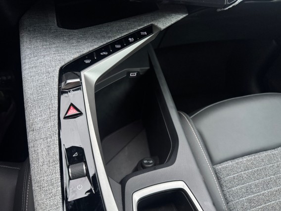 Aperçu de la photo 17 du véhicule PEUGEOT 3008