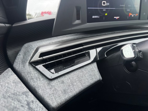 Aperçu de la photo 18 du véhicule PEUGEOT 3008