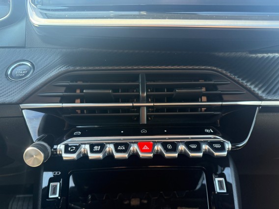 Aperçu de la photo 15 du véhicule PEUGEOT 2008