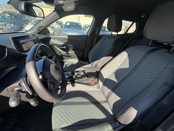 Aperçu de la photo 26 du véhicule PEUGEOT 2008