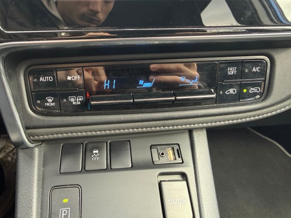 Aperçu de la photo 14 du véhicule TOYOTA AURIS RC18