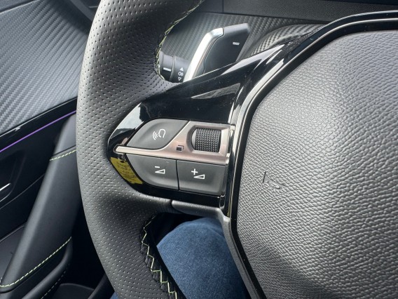 Aperçu de la photo 16 du véhicule PEUGEOT 208