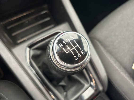 Aperçu de la photo 15 du véhicule RENAULT CLIO V