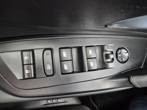 Aperçu de la photo 18 du véhicule PEUGEOT 408