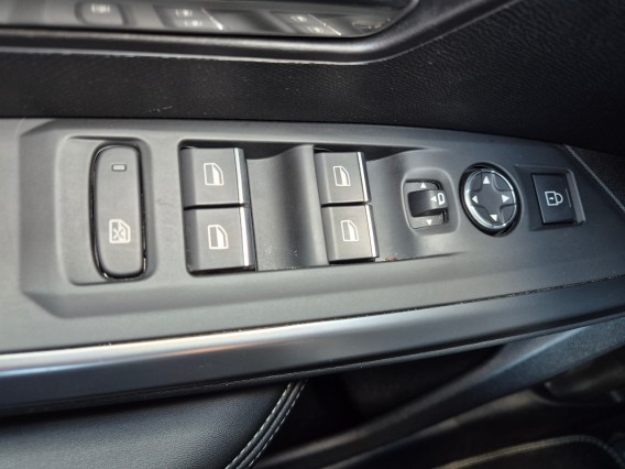 Aperçu de la photo 17 du véhicule PEUGEOT 3008