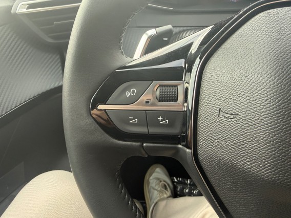 Aperçu de la photo 20 du véhicule PEUGEOT 208