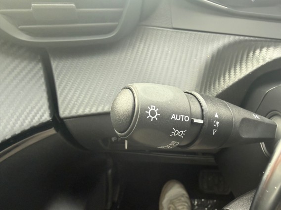 Aperçu de la photo 23 du véhicule PEUGEOT 208