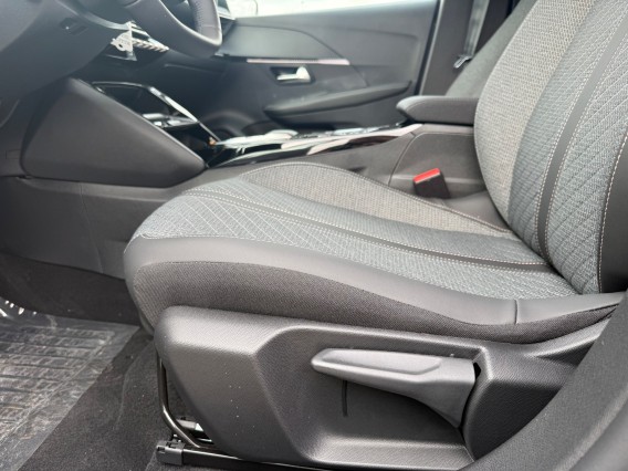 Aperçu de la photo 27 du véhicule PEUGEOT 208