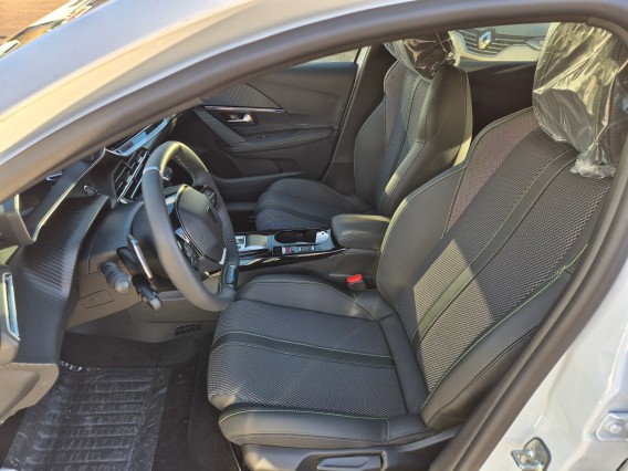 Aperçu de la photo 12 du véhicule PEUGEOT 208