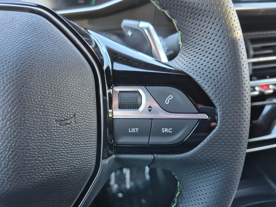 Aperçu de la photo 16 du véhicule PEUGEOT 208