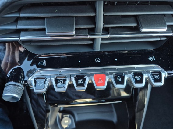 Aperçu de la photo 18 du véhicule PEUGEOT 208