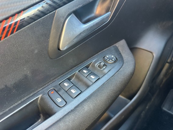 Aperçu de la photo 16 du véhicule PEUGEOT 208