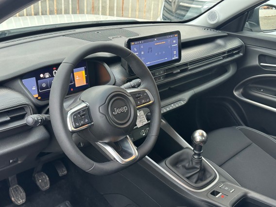 Aperçu de la photo 12 du véhicule JEEP AVENGER