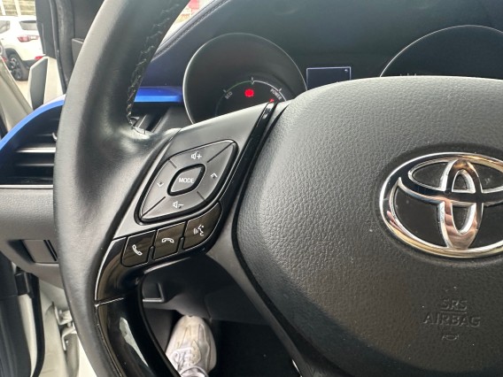 Aperçu de la photo 16 du véhicule TOYOTA C-HR HYBRIDE