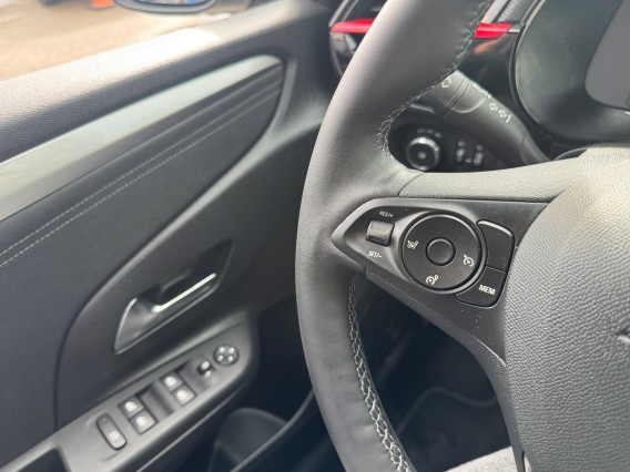 Aperçu de la photo 15 du véhicule OPEL CORSA