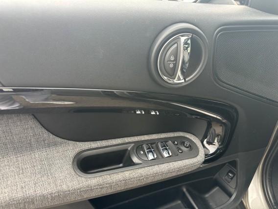 Aperçu de la photo 19 du véhicule MINI COUNTRYMAN F60