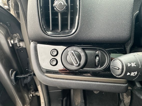 Aperçu de la photo 23 du véhicule MINI COUNTRYMAN F60