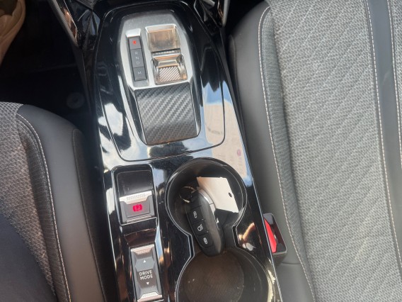 Aperçu de la photo 14 du véhicule PEUGEOT 2008