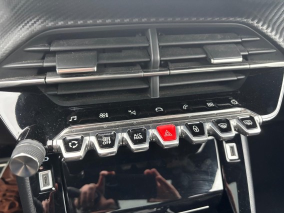 Aperçu de la photo 19 du véhicule PEUGEOT 2008