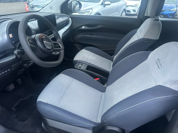 Aperçu de la photo 11 du véhicule FIAT 500e BERLINE MY22 SERIE 1 STEP 2