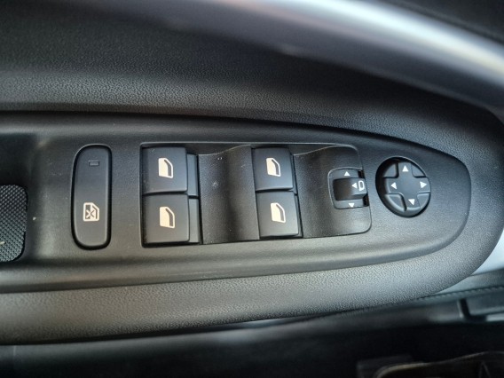 Aperçu de la photo 23 du véhicule JEEP AVENGER