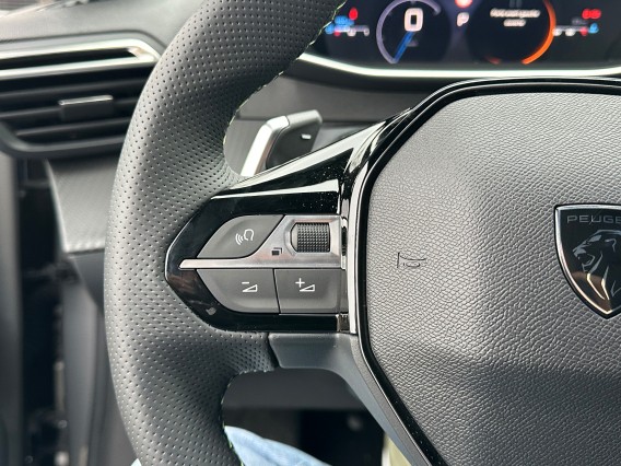 Aperçu de la photo 23 du véhicule PEUGEOT 208