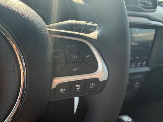 Aperçu de la photo 16 du véhicule JEEP RENEGADE