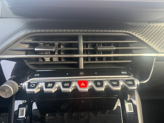 Aperçu de la photo 15 du véhicule PEUGEOT 208