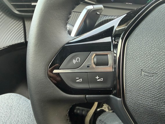 Aperçu de la photo 21 du véhicule PEUGEOT 208