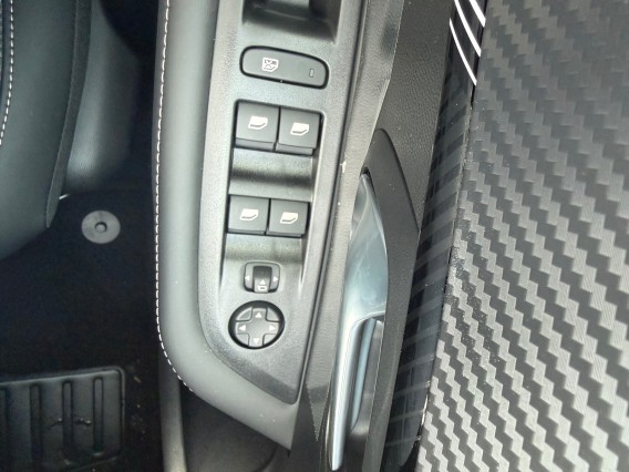 Aperçu de la photo 24 du véhicule PEUGEOT 208