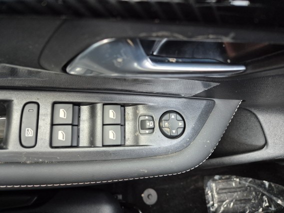 Aperçu de la photo 22 du véhicule PEUGEOT 208