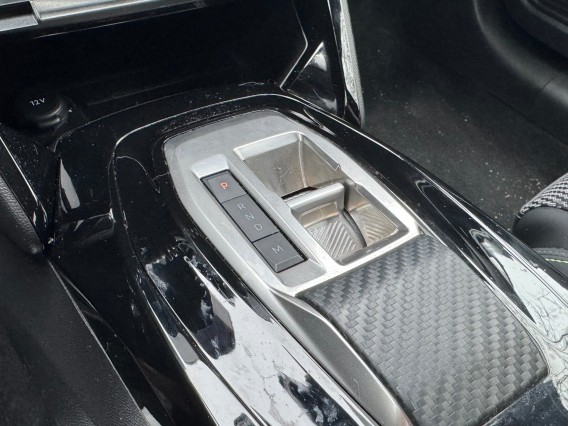 Aperçu de la photo 18 du véhicule PEUGEOT 208