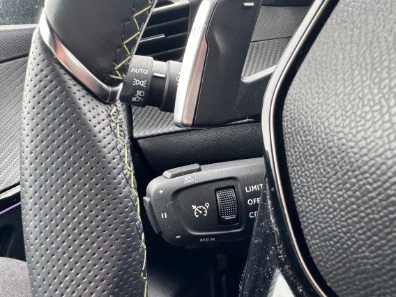 Aperçu de la photo 22 du véhicule PEUGEOT 208