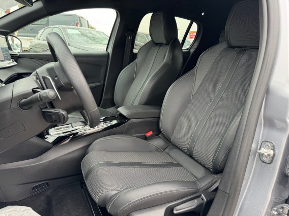 Aperçu de la photo 26 du véhicule PEUGEOT 208