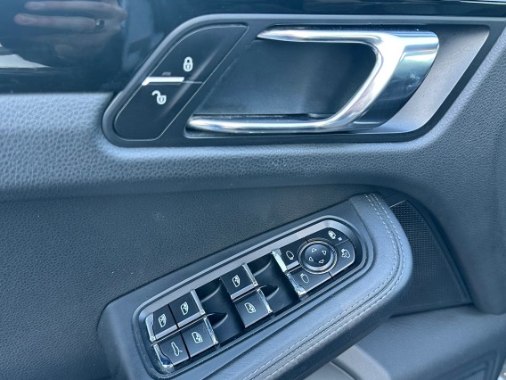 Aperçu de la photo 28 du véhicule PORSCHE MACAN