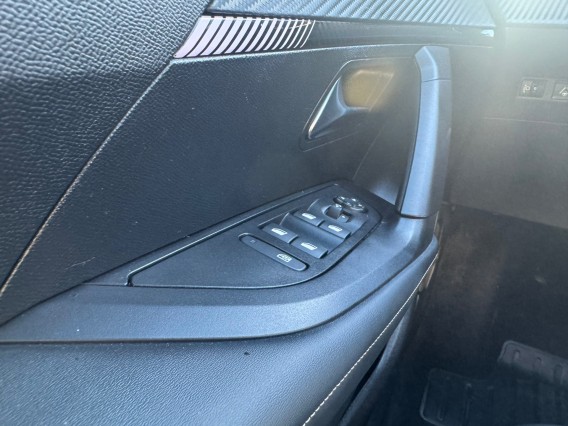 Aperçu de la photo 23 du véhicule PEUGEOT 2008