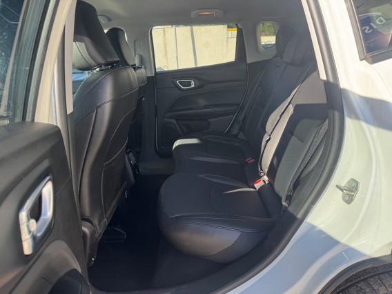 Aperçu de la photo 18 du véhicule JEEP COMPASS