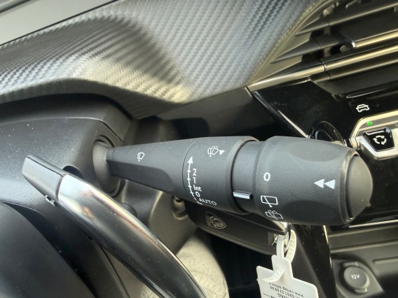 Aperçu de la photo 20 du véhicule PEUGEOT 208