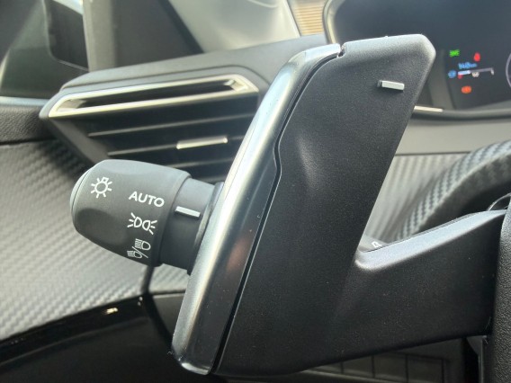 Aperçu de la photo 23 du véhicule PEUGEOT 208