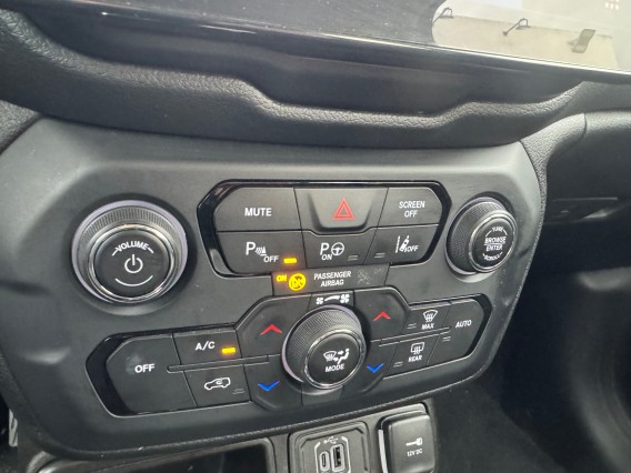 Aperçu de la photo 16 du véhicule JEEP RENEGADE